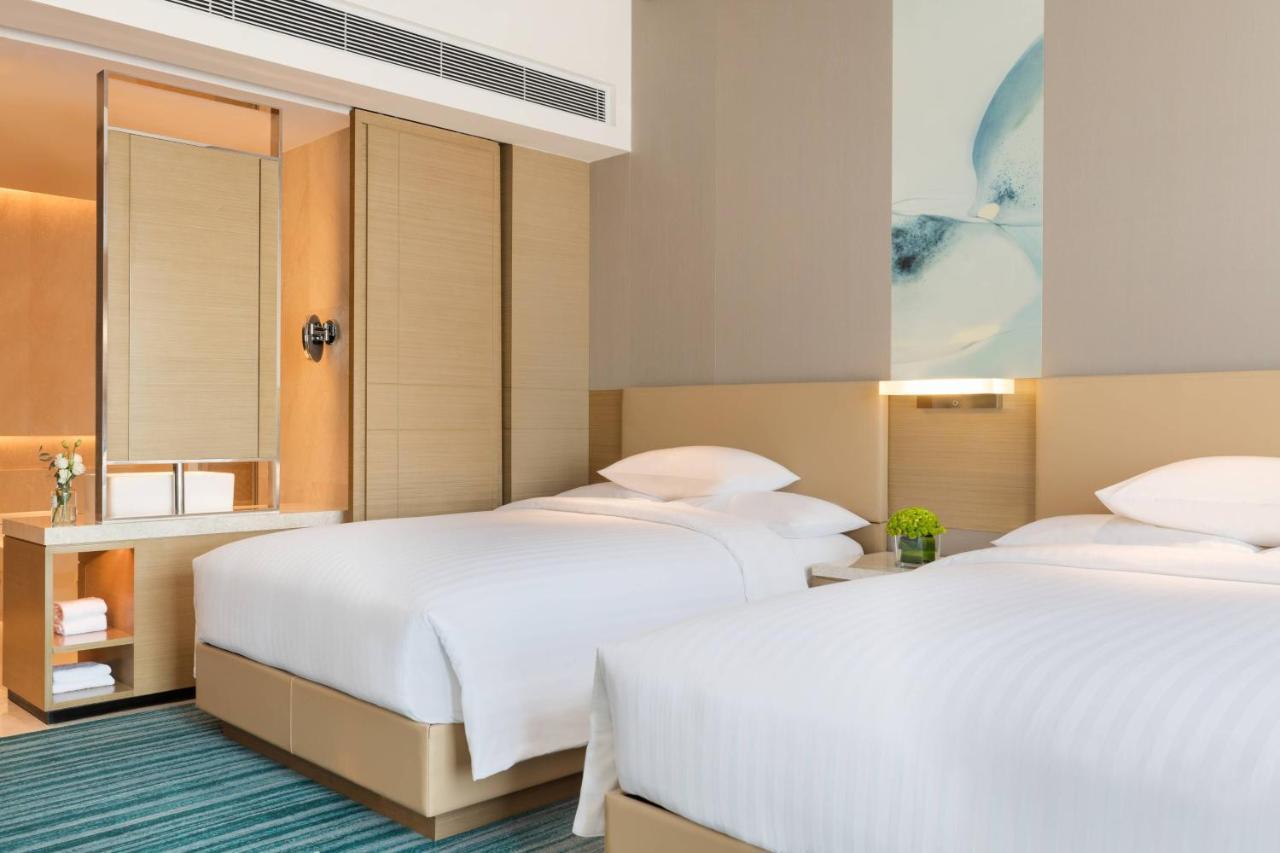Отель Courtyard By Marriott Shunde Longjiang, Near Furniture Fair Экстерьер фото
