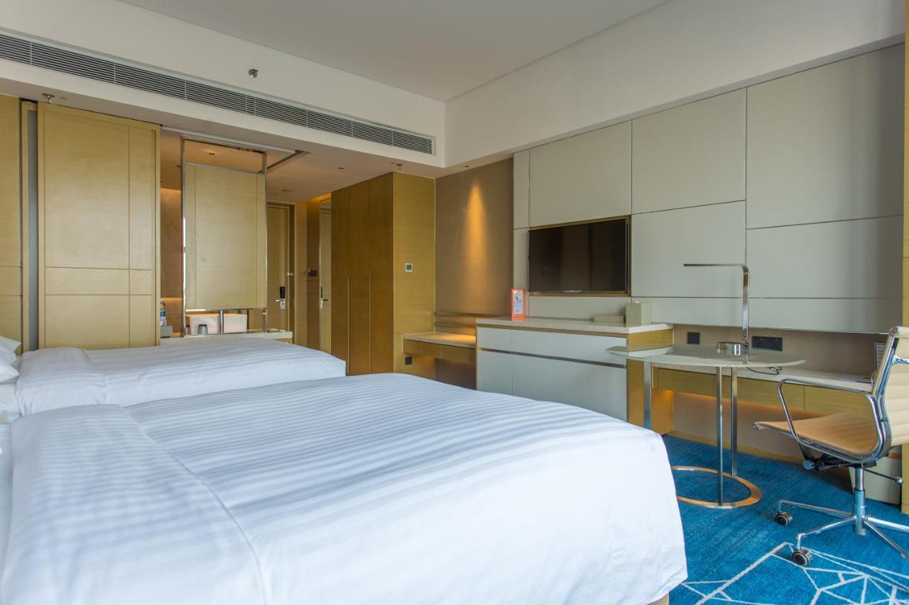 Отель Courtyard By Marriott Shunde Longjiang, Near Furniture Fair Экстерьер фото